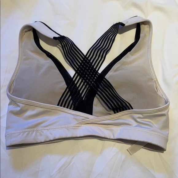 Victoria’s Secret - V Neck Plunge Mesh Sports Bra - Picture 2 of 4